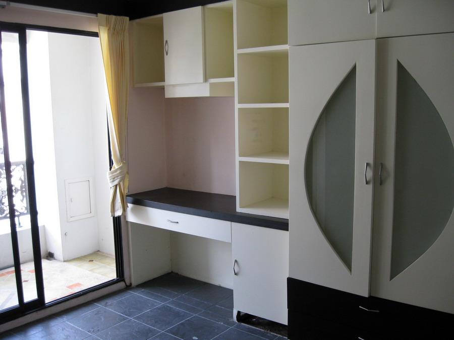 ให้เช่า คอนโดณ็องเซลิเซ่ อาคาร F  ห้อง515  ชั้น5  เฟอร์นิเจอร์ แอร์ เครื่องทำน้ำอุ่น  ( 5 000 บาท )